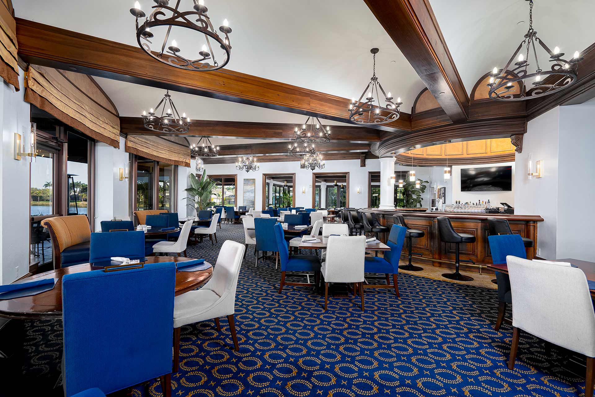 Golf Clubhouse dining room bar